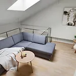 Urban Penthouse With Fireplace & Views * オスロ
