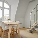 Urban Penthouse With Fireplace & Views Apartmán *